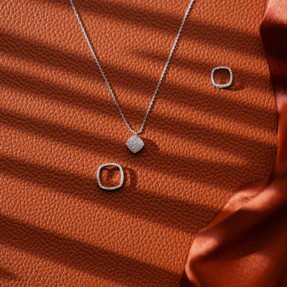 Square Of Illusion Diamond Pendant