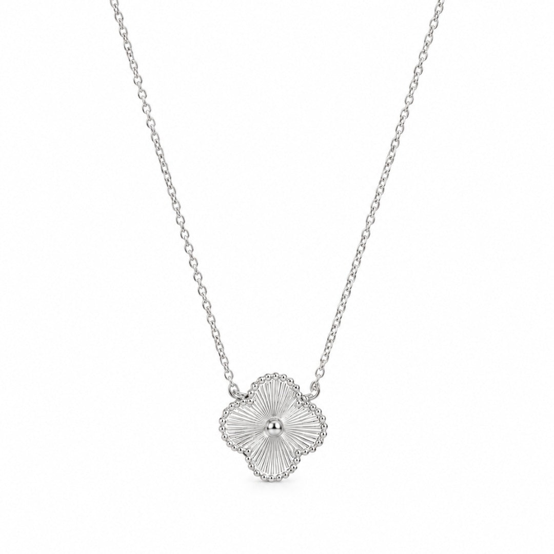 EVABLiNG by Mivraa - 4 Petal Clover Necklace
