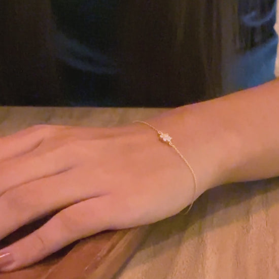 Diamond bracelet for girls in 9KT gold video showing Huvu design and sparkle