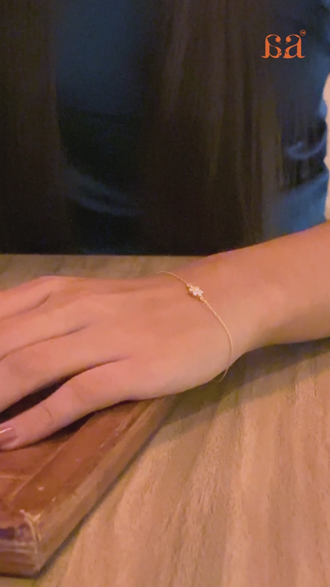 Diamond bracelet for girls in 9KT gold video showing Huvu design and sparkle